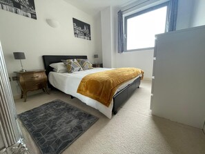 2 bedrooms, iron/ironing board, free WiFi, bed sheets - Lovely Modern 2 Bed Apartment (Bedford)