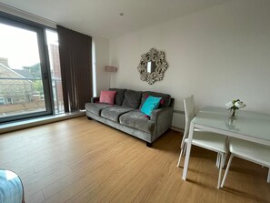 Smart TV - Lovely Modern 2 Bed Apartment (Bedford)