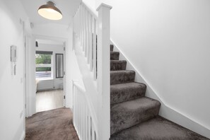 Interior - Stylish 4 Bedroom, 2.5-Bath Home in Borehamwood (Borehamwood)