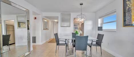 Apartment, Balcony, Ocean View | Dining