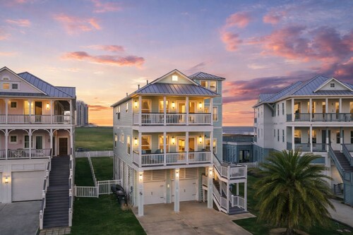 Spacious 5BR Retreat | Walk to Beach | Hot Tub | Sleeps 22