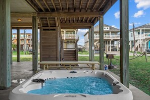 Terrace/patio - Beachfront | Sleeps 34 | Hot Tub, Tiki Bar & Pickleball Court (Crystal Beach)