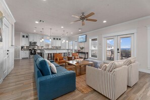 Smart TV, books - Beachfront | Sleeps 34 | Hot Tub, Tiki Bar & Pickleball Court (Crystal Beach)