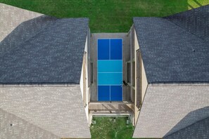 Sports court - Beachfront | 6BR | Sleeps 33 | Hot Tub | Pickleball (Crystal Beach)