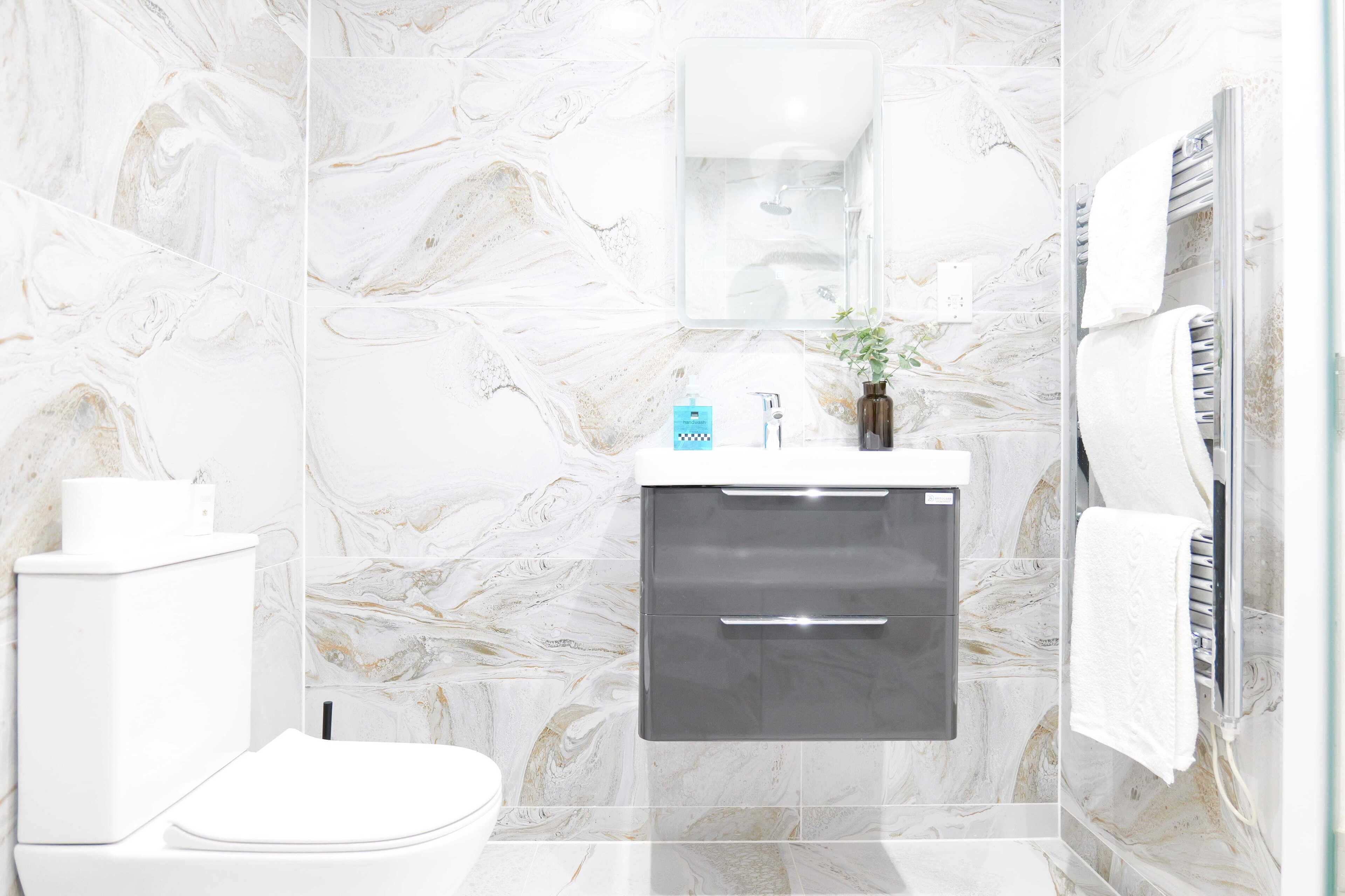 Superior Apartment | Bathroom