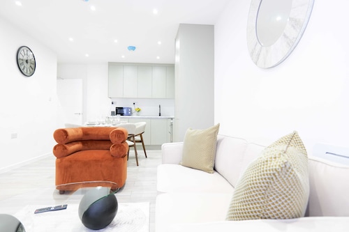 The Wembley Crown Retreat 1 Bed Flat 