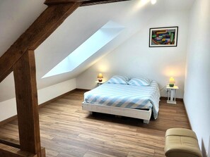 1 habitación, tabla de planchar con plancha y wifi 