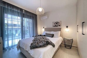 Tabla de planchar con plancha, wifi y ropa de cama 