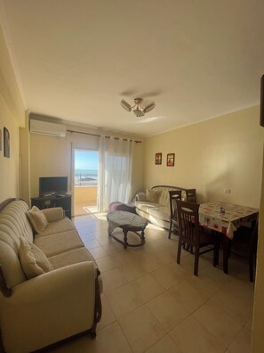 Living area - Cozy 1-bedroom apartment in marvelous Durrës with AC and gym access (Durrës)