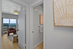 Interior - The Cabana | ocean front & pool (San Diego)