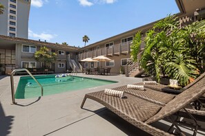 A heated pool - Seabreeze - Ocean Front (San Diego)