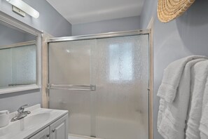 Shower - Seabreeze - Ocean Front (San Diego)