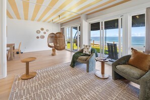 TV, books - The Slim - Ocean Front (San Diego)