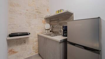 Fridge, coffee/tea maker, electric kettle, toaster