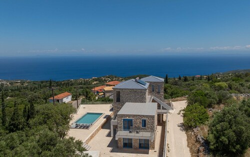 Royal Majestic Residences with Pool & Sea View