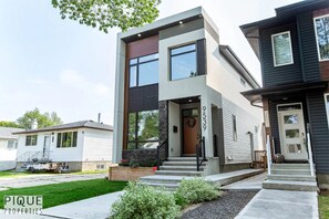 Exterior - Jasper Retreat - King Bed - A/C - Patio - BBQ - Firepit (Edmonton)