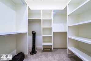 Interior - Jasper Retreat - King Bed - A/C - Patio - BBQ - Firepit (Edmonton)