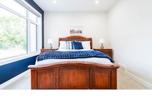 3 bedrooms, desk, iron/ironing board, travel crib