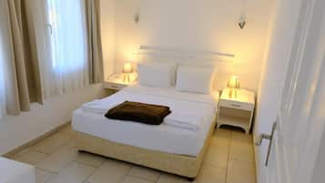 Standard-Apartment, Balkon, Poolblick