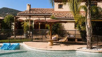 Piscine extérieure