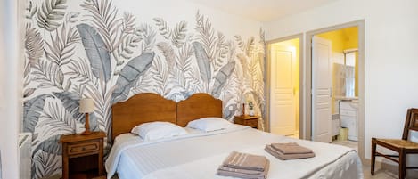 2 habitaciones, tabla de planchar con plancha, wifi y ropa de cama