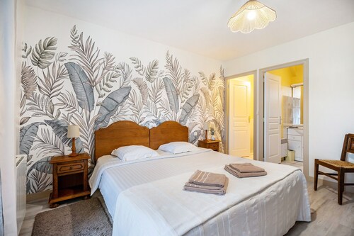 Holiday Home 'Gite Palombe' with Private Terrace, Private Garden and Wi-Fi
