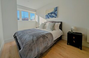 2 bedrooms, desk, iron/ironing board, free WiFi - Luxury Wimbledon 2B2B | Cinema • Gym • Games Room (London)