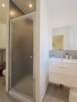 Hair dryer, towels, soap, toilet paper - Charming T2 between the Verdon lakes and Gréoux (Allemagne-en-Provence)