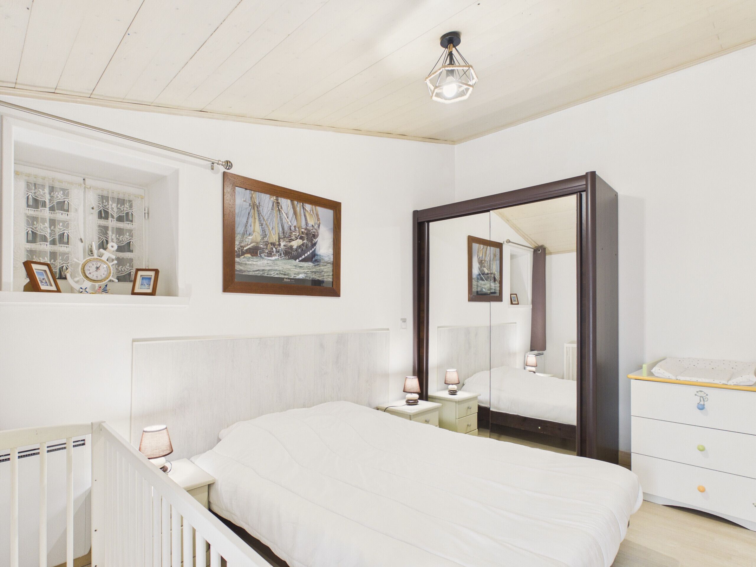 2 bedrooms, iron/ironing board, free WiFi