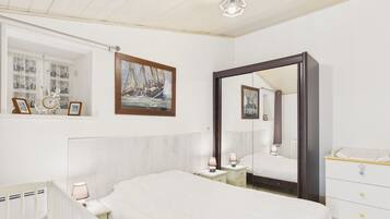 2 bedrooms, iron/ironing board, free WiFi