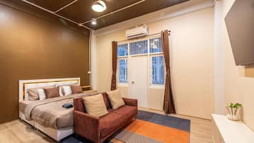 Standard Room, City View | Down comforters, WiFi (free)