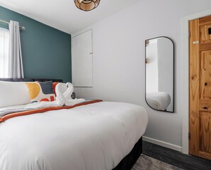 2 chambres, fer et planche à repasser, Wi-Fi, draps fournis