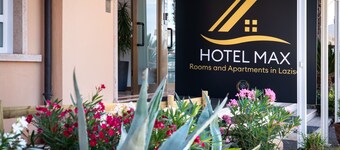 HOTEL MAX  LAZISE