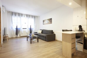 TV - Santa Rosa Madrid 101 by Escape Home (Madrid)