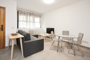TV - Santa Rosa Madrid 302 by Escape Home (Madrid)