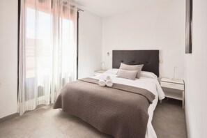 2 bedrooms, iron/ironing board, free WiFi, bed sheets - Santa Rosa Madrid 302 by Escape Home (Madrid)