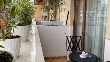 Standard Double Room, City View | Outdoor dining