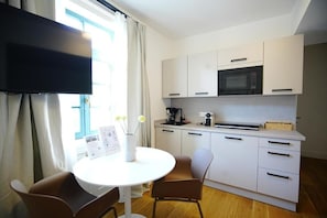 Classic Apartment, 1 King Bed, Kitchen, Mountain View | Private kitchen | Coffee/tea maker, toaster
