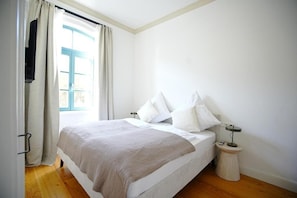 Deluxe-Apartment, 1 King-Bett und Schlafsofa, Küche, Bergblick | Schallisolierte Zimmer, kostenloses WLAN, Bettwäsche
