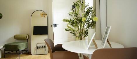 Appartement Classique, 1 trĂšs grand lit, cuisine, vue montagne | Restauration