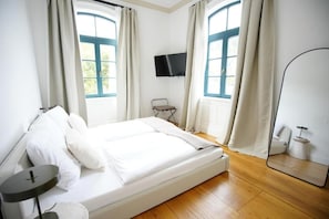 Quartos à prova de som, Wi-Fi de cortesia, roupa de cama