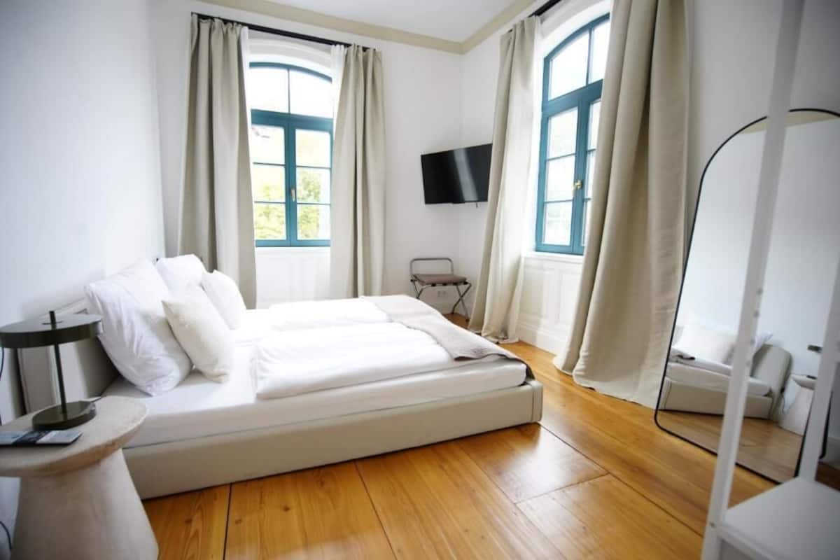 ดีลักซ์อพาร์ทเมนท์, ห้องครัว, วิวเมือง | ห้องเก็บเสียง, Wi-Fi ฟรี, ผ้าปูที่นอน