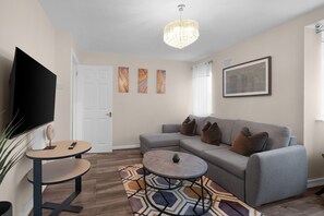 Living area - Modern 1 Bedroom Apt in Streatham with Parking (London)