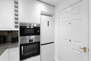 Private kitchen - Modern 1 Bedroom Apt in Streatham with Parking (London)