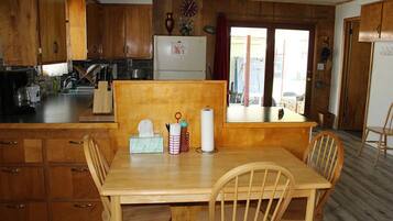 Fridge, microwave, oven, coffee/tea maker