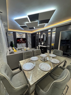 Dining - Apartment 10 minutes from Las Americas International Airport and the beach. (Santo Domingo Este)