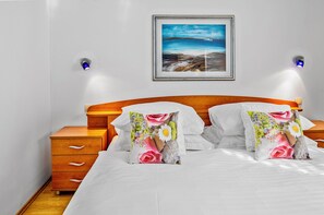 4 bedrooms, iron/ironing board, WiFi, bed sheets - 4-in-1 Panoramic Floor | 4 Private Apartments | Sea View | Family/Group Stay (Šibenik)