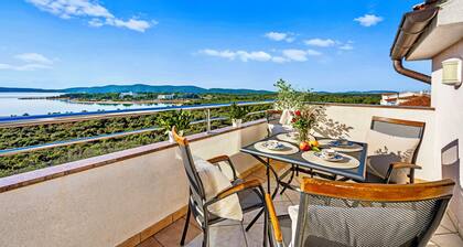 4-in-1 Panoramic Floor | 4 Private Apartments | Sea View | Family/Group Stay