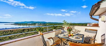 4-in-1 Panoramic Floor | 4 Private Apartments | Sea View | Family/Group Stay