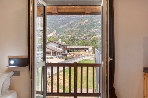 Comfort Studio with Mountain View, Private Balcony, and Wi-Fi